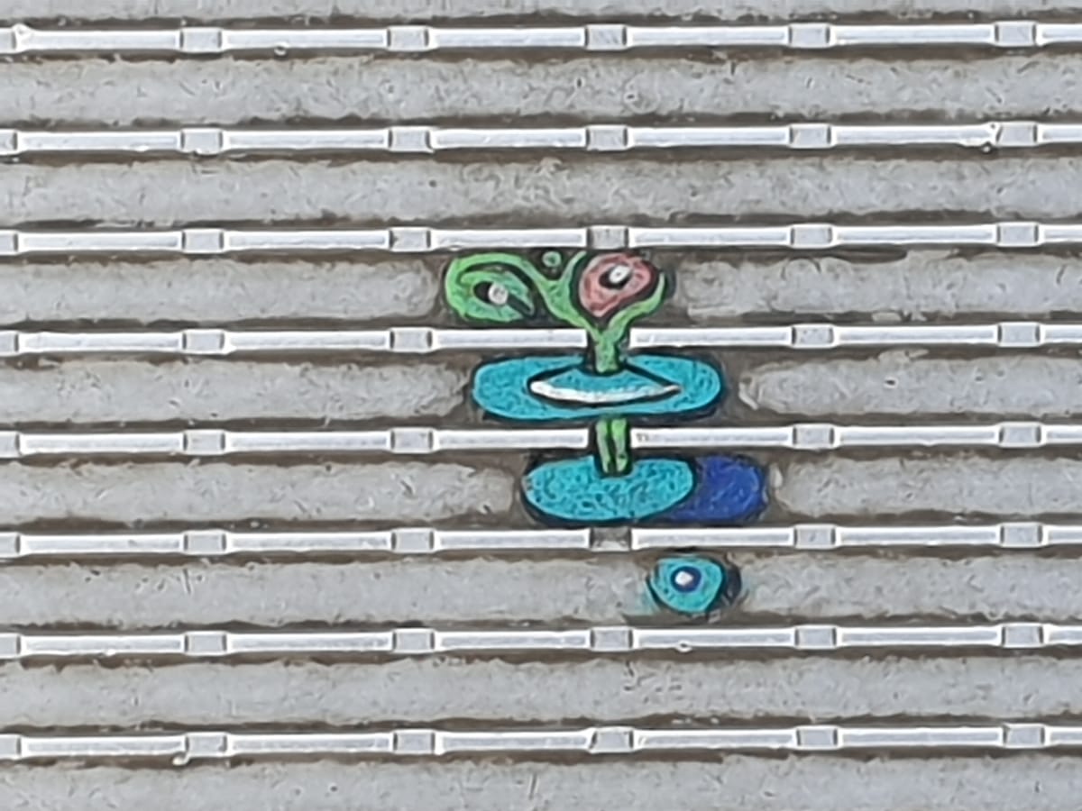 A londoni művész aki eldobált rágógumikat fest